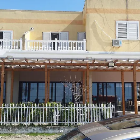 Villa Holidays Priam *